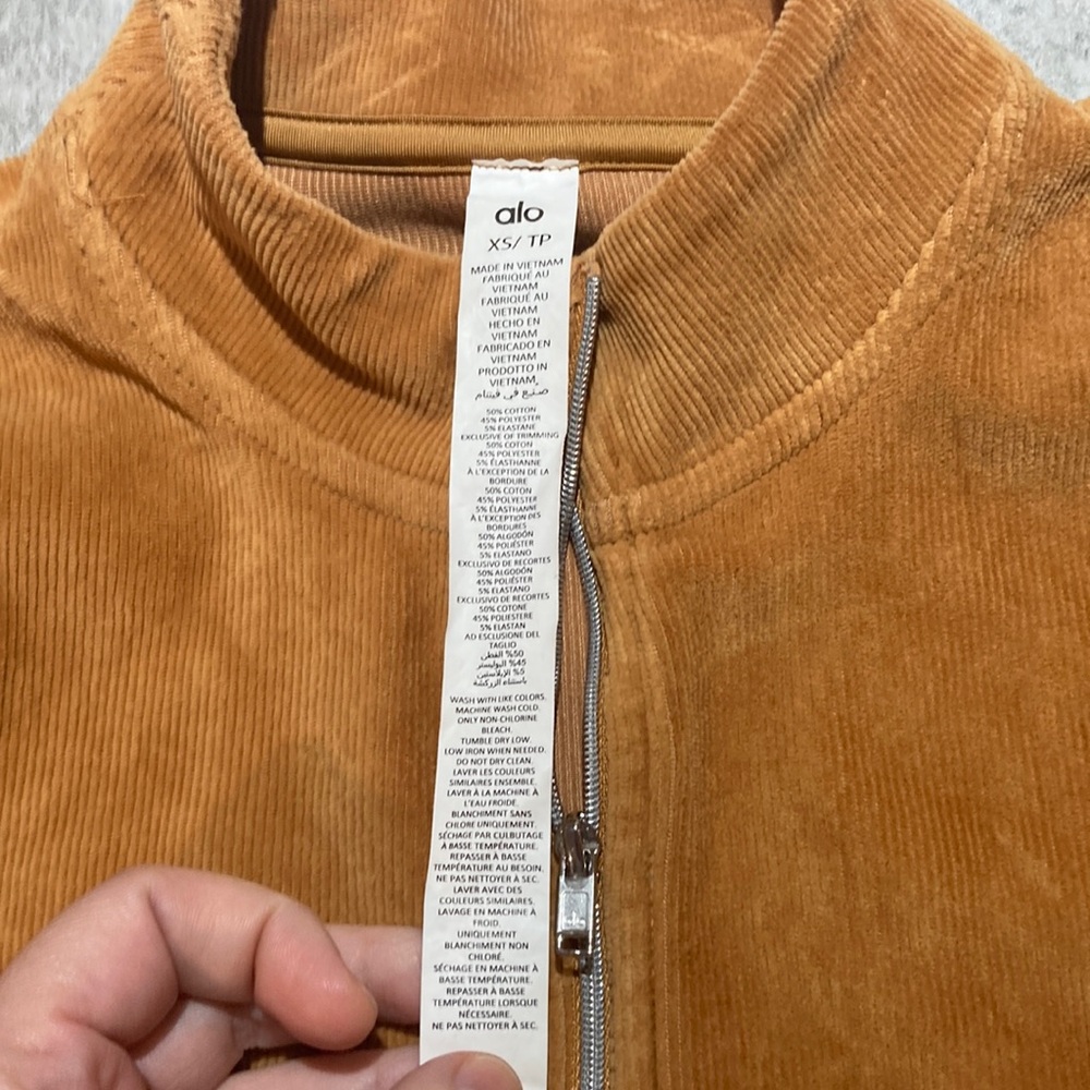 Alo Women's Tan Cropped Zip-Up Top xs - Picture 3 of 5